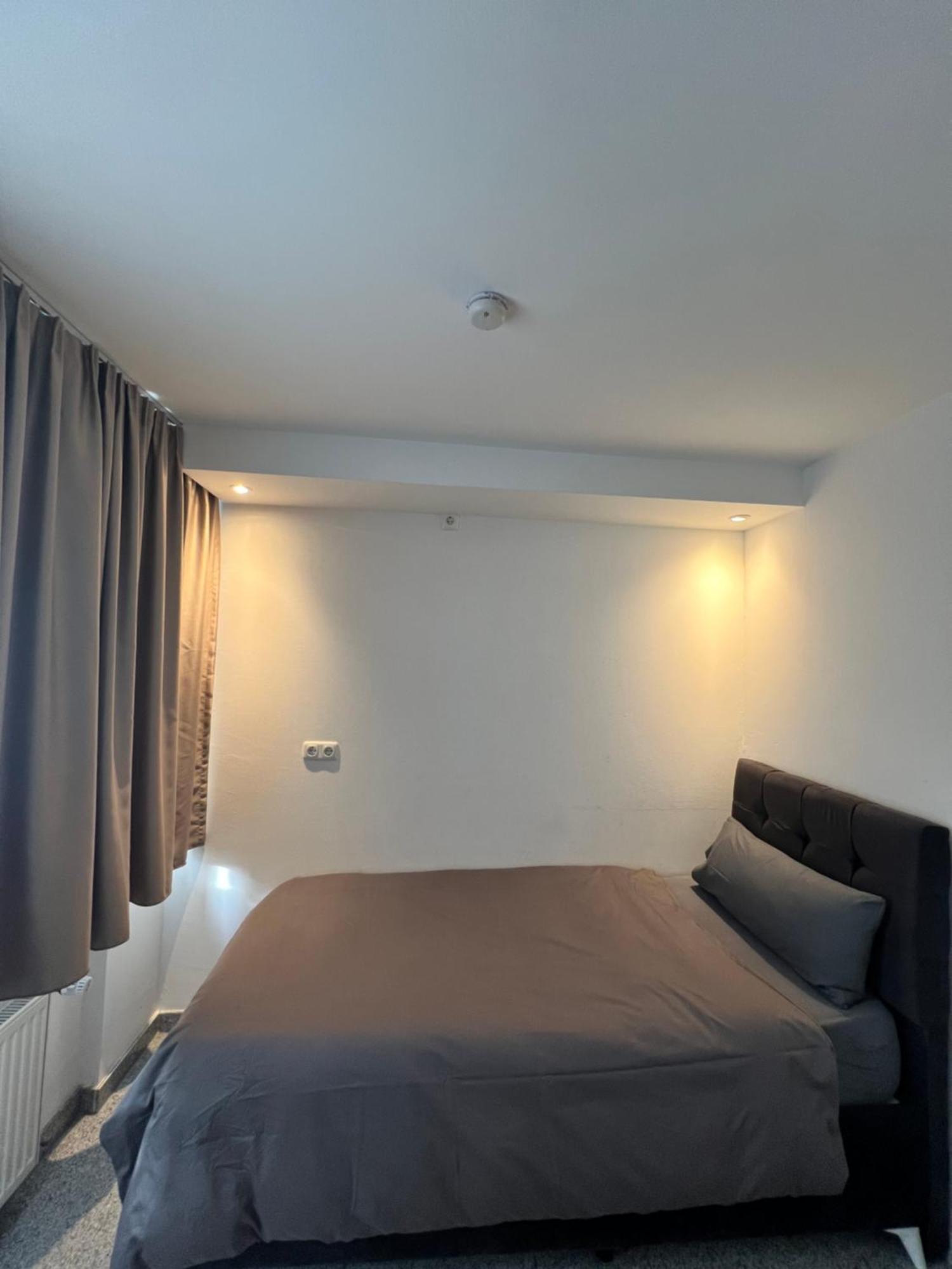 Budget Rooms Just For Sleeping Koln Bagian luar foto